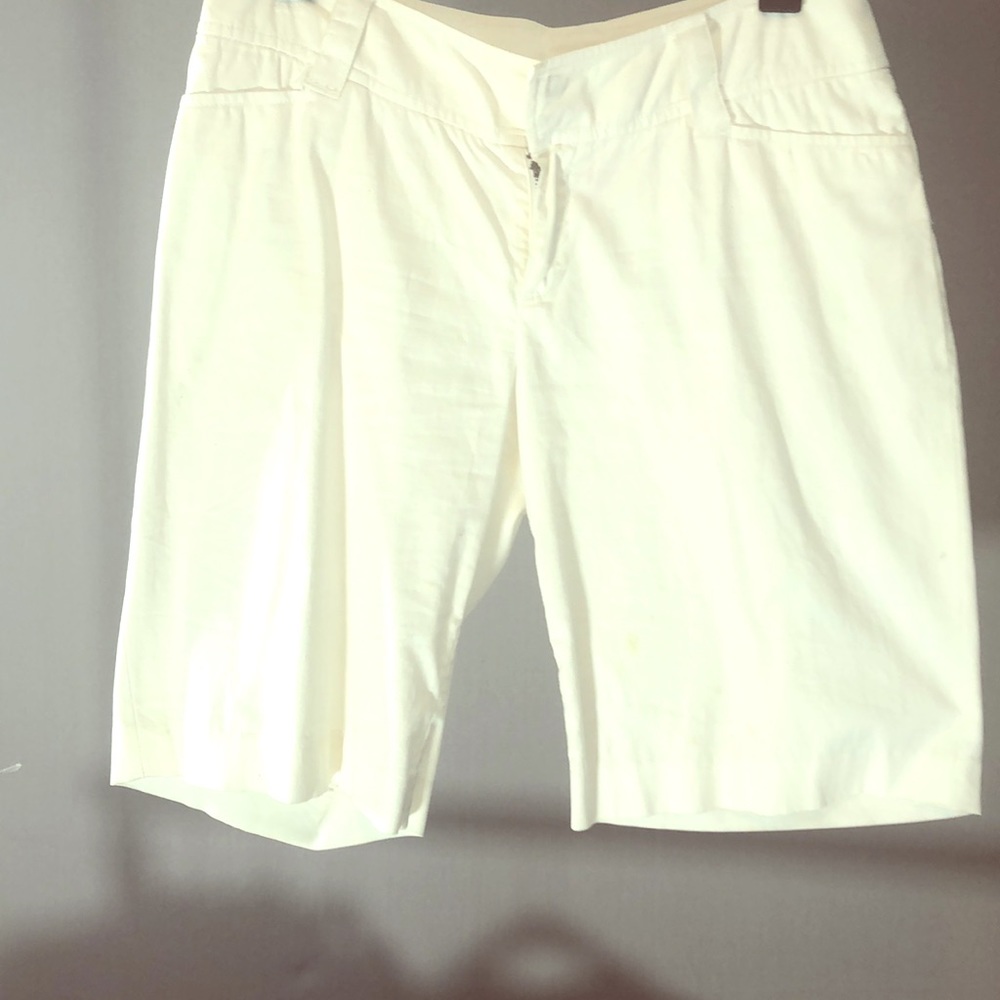 White Lily Pulitzer knee length short